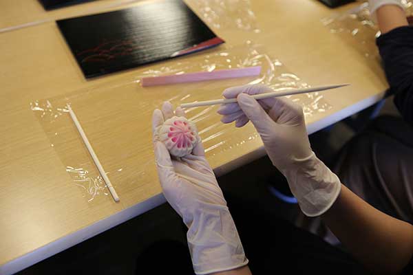 和菓子職人に習う和菓子作り体験